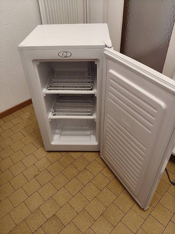 Kibernetik Congélateurs: Congélateur "Kibernetik" / Gefriertruhe "Kibernetik" – D'occasion à Bern par pierreantoineblanc 1