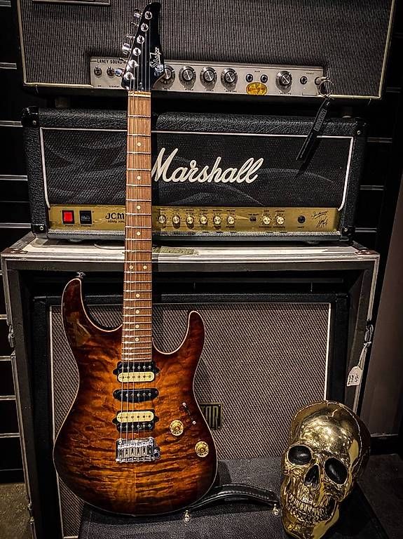 Strumenti musicali: Suhr modern plus curly limited edition bengal burst – Usato da Montreux venduto da Alligator-AMPS 2