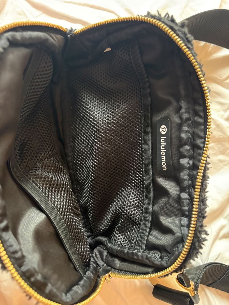 Taschen für Damen: Lululemon belt bag ab 5.— – Gebraucht aus Langnau am Albis von Meldoik 2