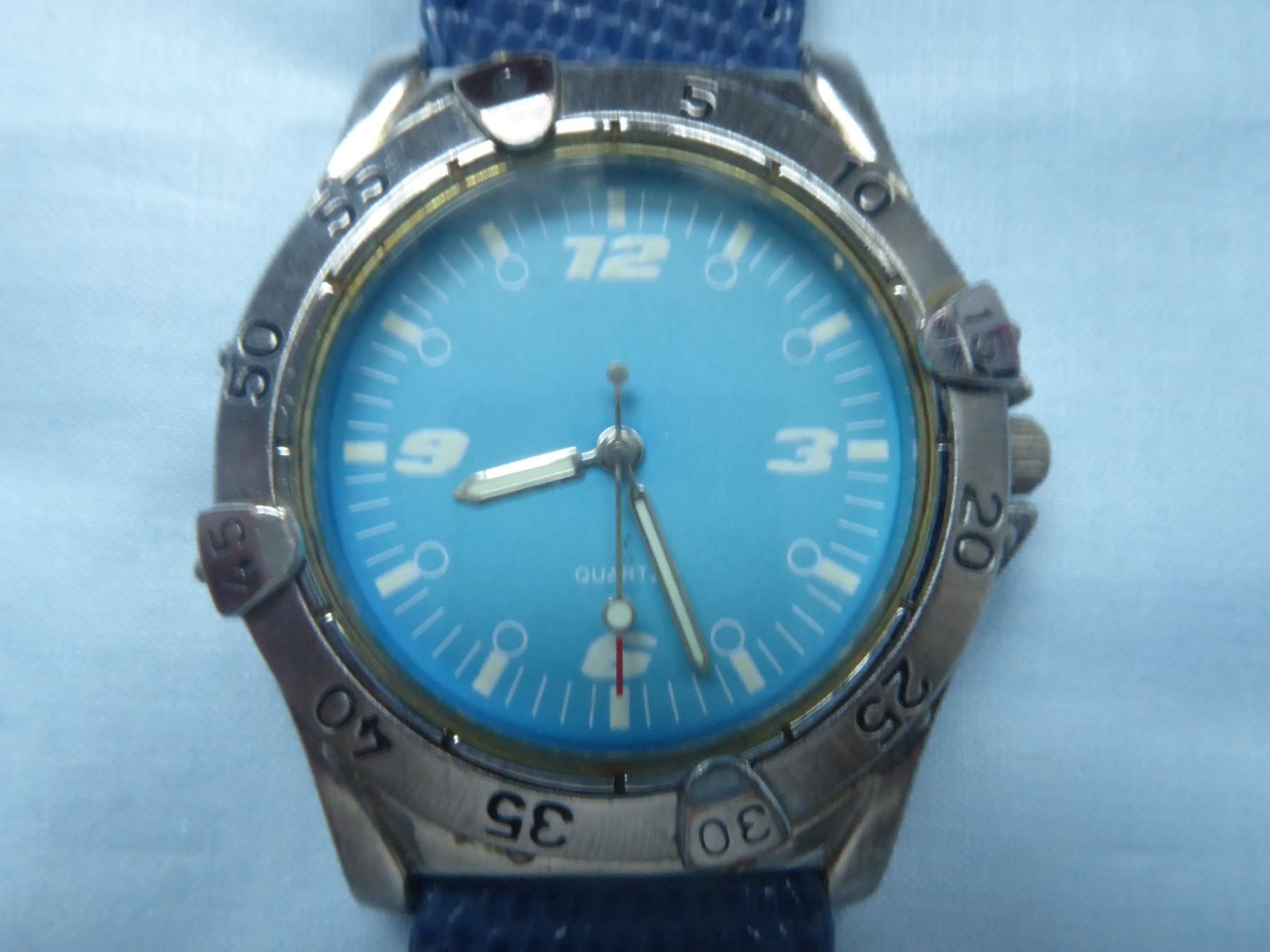 Uhren: blaue Quarz Uhr – Gebraucht aus Zürich von Chaeffeler 1