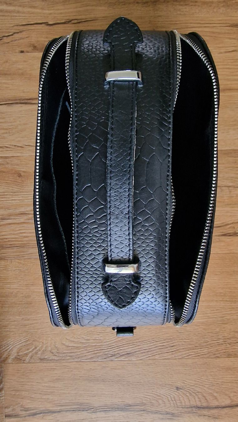 Taschen: Schicke schwarze Handtasche mit Reptilienmuster – Gebraucht aus Mönchaltorf von nzhuravel 3