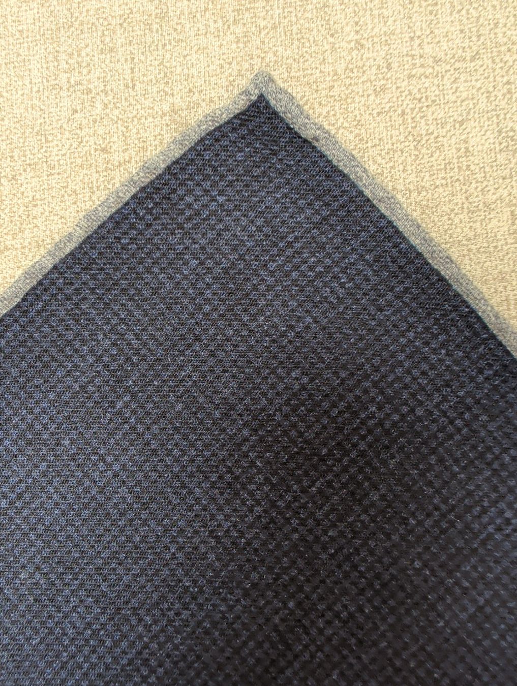 Eleventy Completi: Eleventy Platin Collection, Einstecktuch, Neu, Wolle – Nuovo e nell'imballaggio originale da Zürich venduto da rom_zh