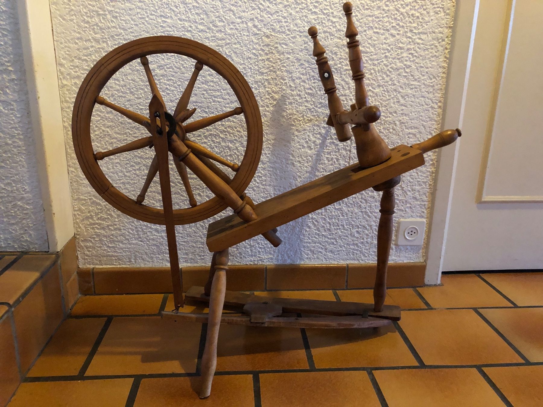 Roue ancienne pour filer la laine - Bois - Catawiki