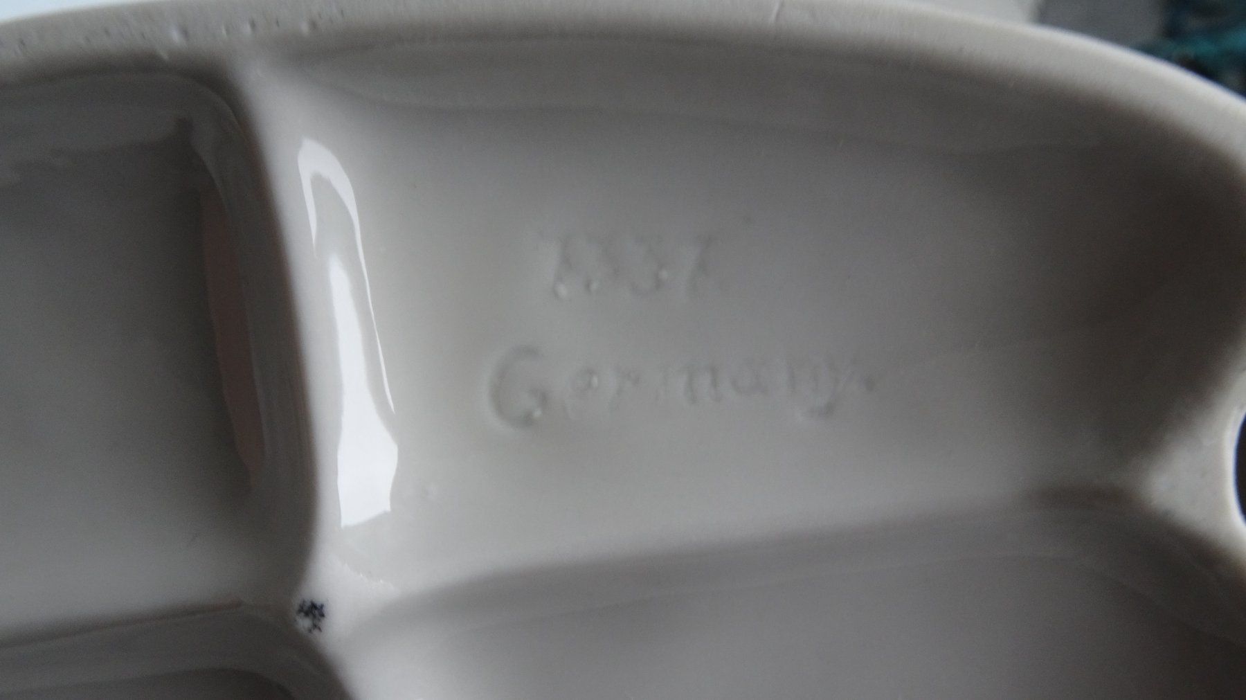Statuette: KATZENFIGREN WELCHE AUF EINEN STEIN SITZEN  GEMARKT GERMANY – Usato da Zürich venduto da Roulet 5