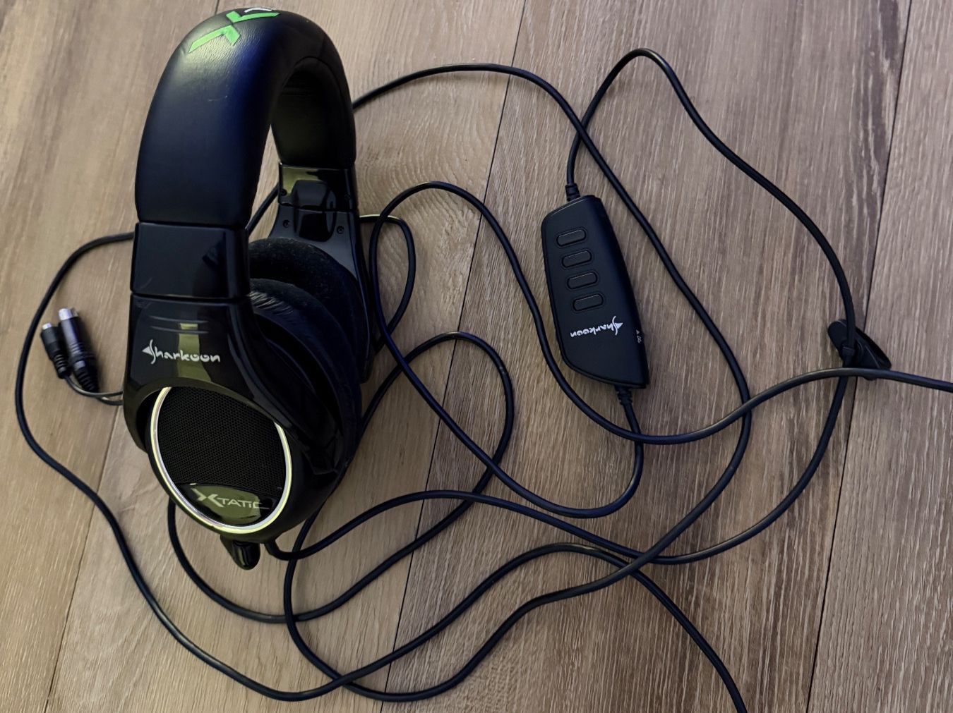 Sharkoon Cuffie: Sharkoon X-Tatic 5.1 Surround Gaming Headset mit Decoderbox – Usato da Rossrüti venduto da Teeride 1