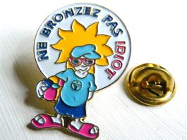 • Ne bronzez pas idiot slogan   Versand möglich   Pin CH1.22