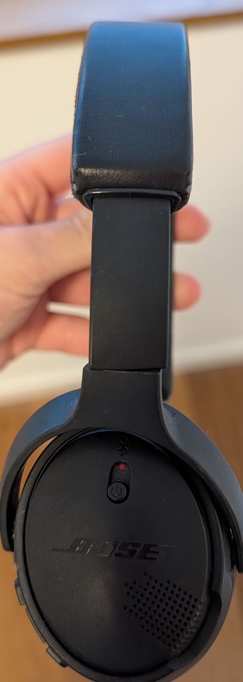 Bose Casques audio: Bose On-Ear Kopfhörer Bluetooth schwarz – D'occasion à Zürich par NaomiManon