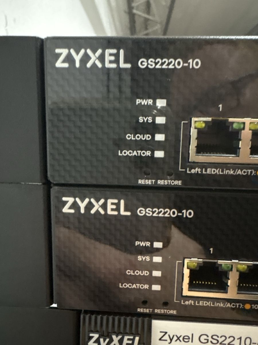 Zyxel Hubs & Switches: 15 Zyxel Switches als Set – Gebraucht aus Weinfelden von X7G 6