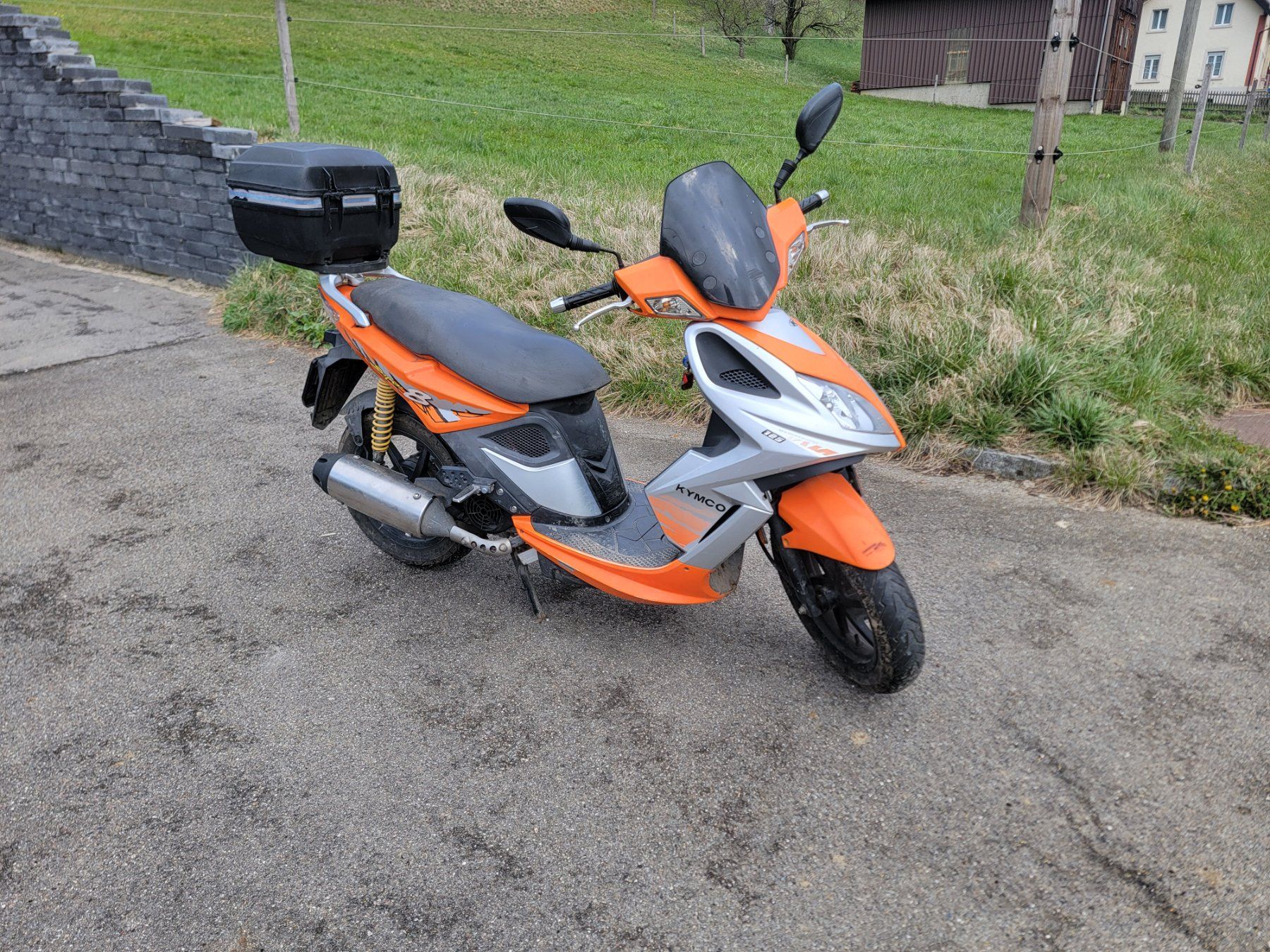 Kymco Scooter: Roller Kymco Super 8 125 – Usato da Büttenhardt venduto da fisi146