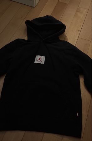 Schwarzer Jordan Hoodie - Top Zustand für den Winter!