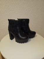 Schwarze Stiefeletten mit Absatz, Gr. EU38
