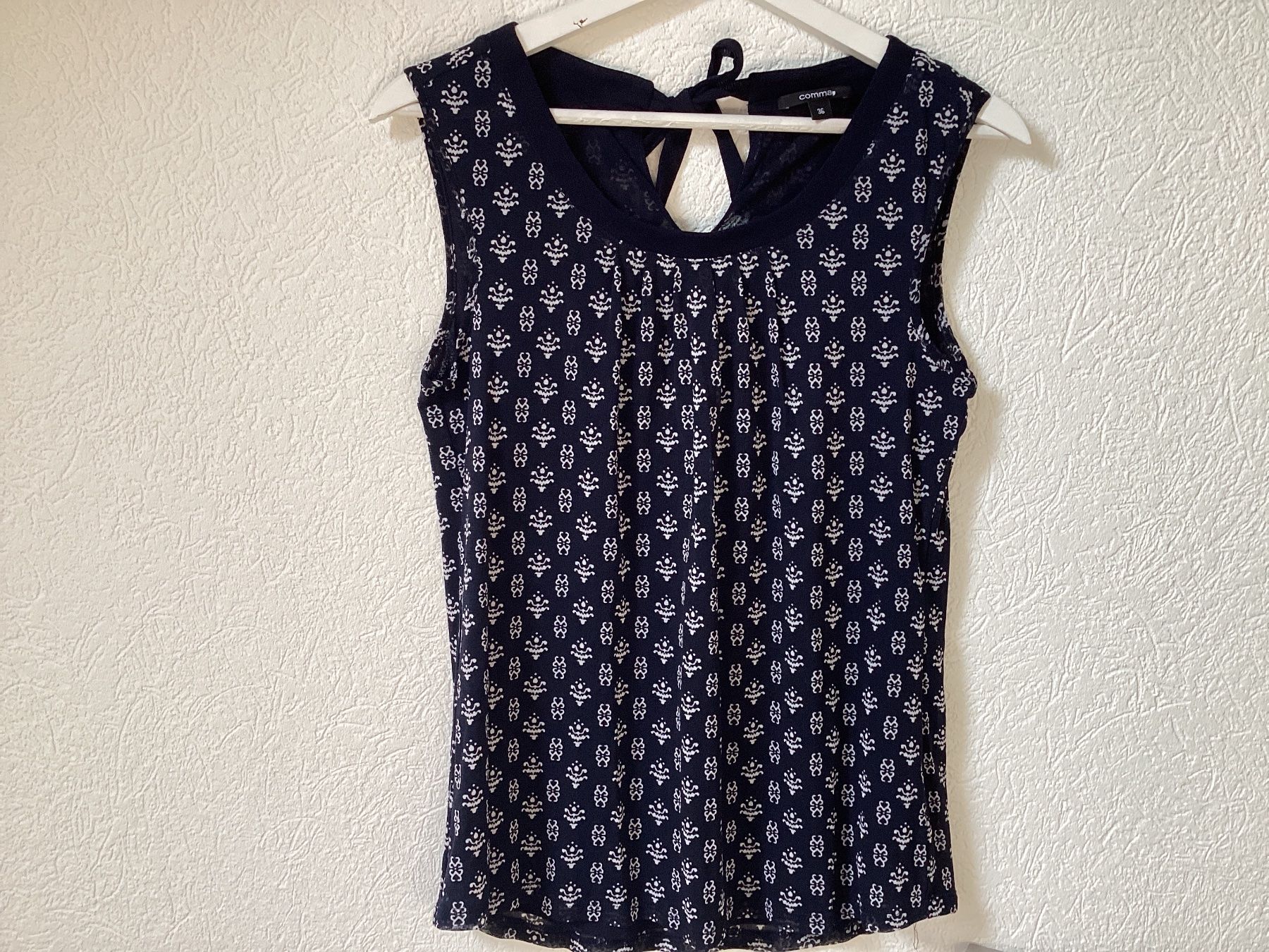Comma Top: Schön & leicht Top  von Comma, Gr.36, blau mit Muster, – Usato da Homberg b. Thun venduto da Homata