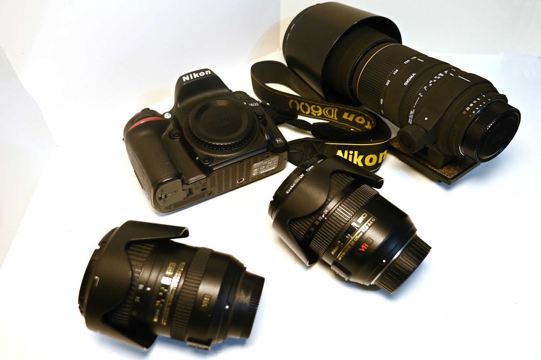 Nikon Fotocamera: Nikon Spiegelreflex D600 und drei Objektive – Usato da Nendeln venduto da Churer 1