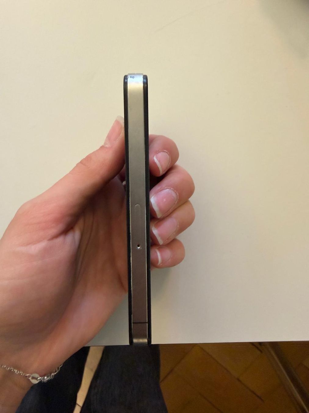 Apple Handys / Smartphones: Apple iPhone 4, gebraucht, Rückseite beschädigt – Gebraucht aus Bern von adv_d7hj 5