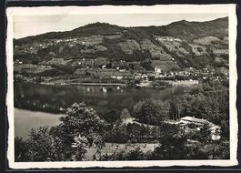 Agnuzzo, Totalansicht mit See und Gebirg