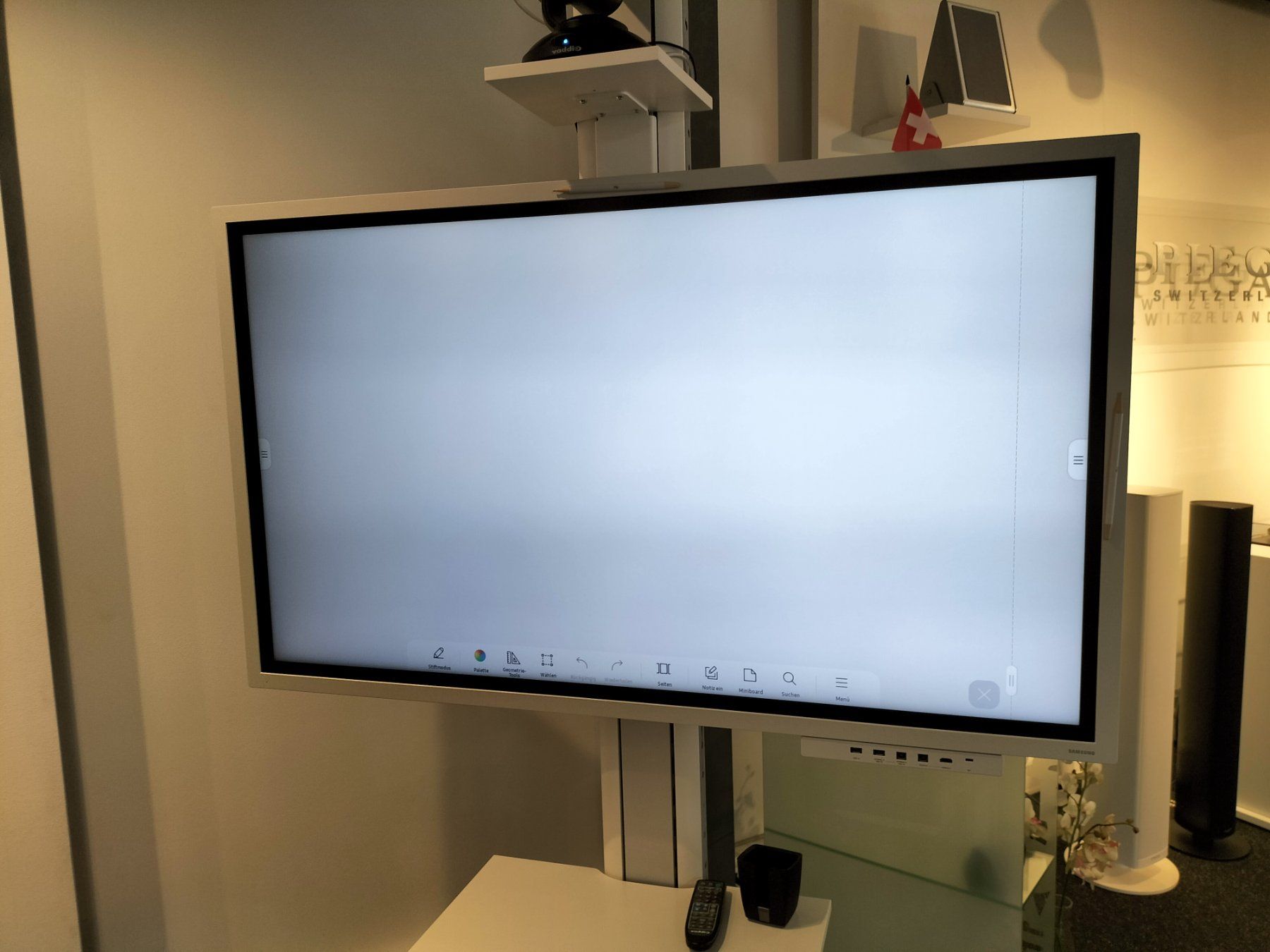 Samsung Monitor: Samsung Flip 4 55" inkl. Connectivity Tray – Nuovo (secondo la descrizione) da Belp venduto da zimmermedia_ag 2
