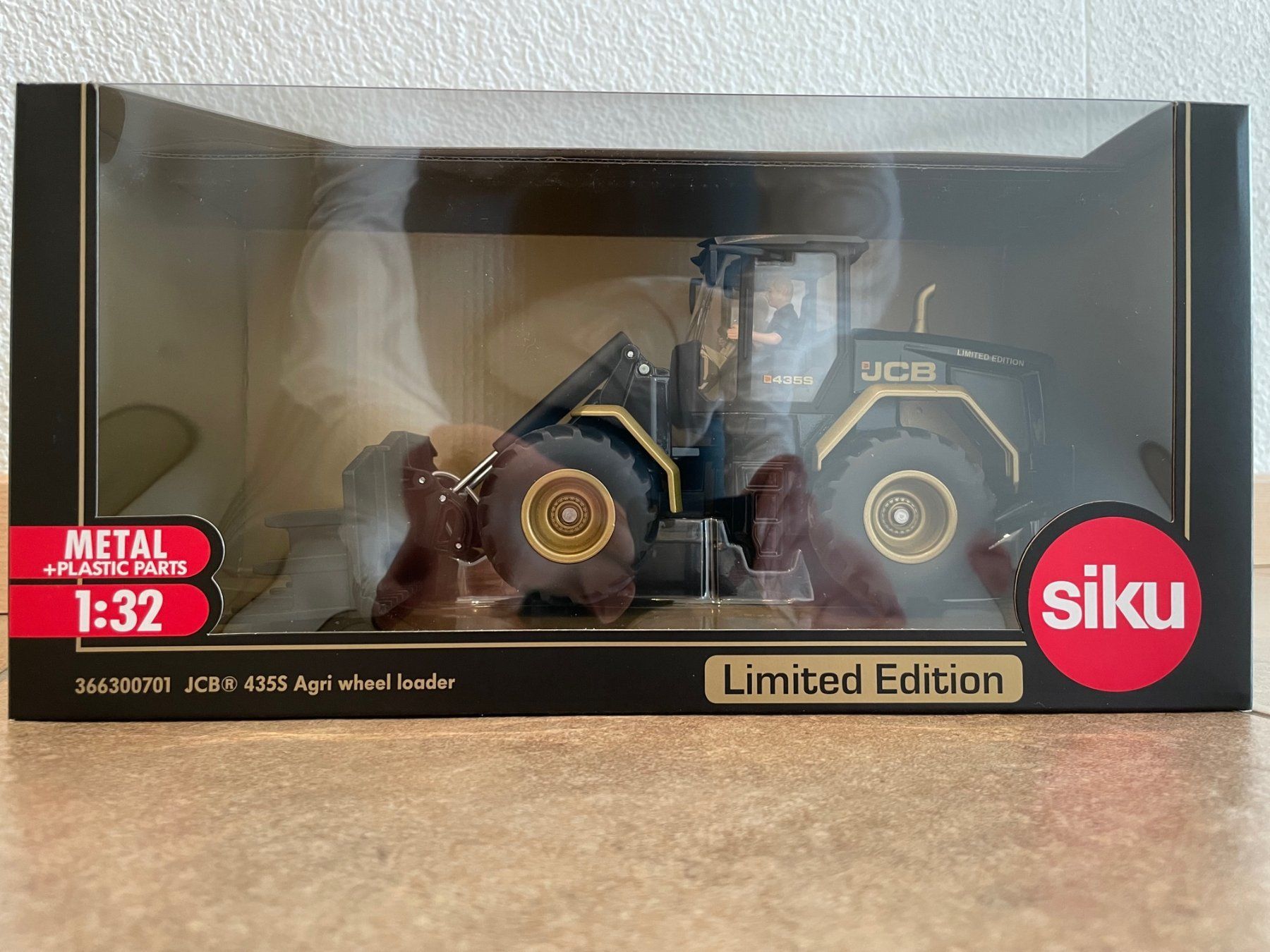 Jcb Caricatori: SIKU JCB 435 S Hoflader Gold – Nuovo e nell'imballaggio originale da Kreuzlingen venduto da Stefan1150 6