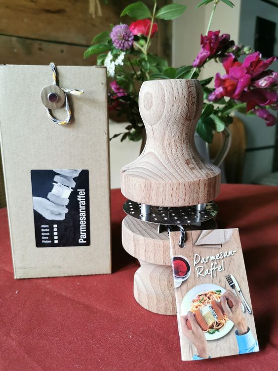 Neue Parmesan Raffel aus Buchenholz (Gebraucht) in Sevelen für CHF 15 ...
