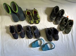 7 Paar Schuhe und Schuhschoner Buben Junge 26 / 27 + 28