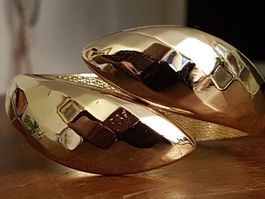 Armreif goldfarben Schlagstruktur Klappv