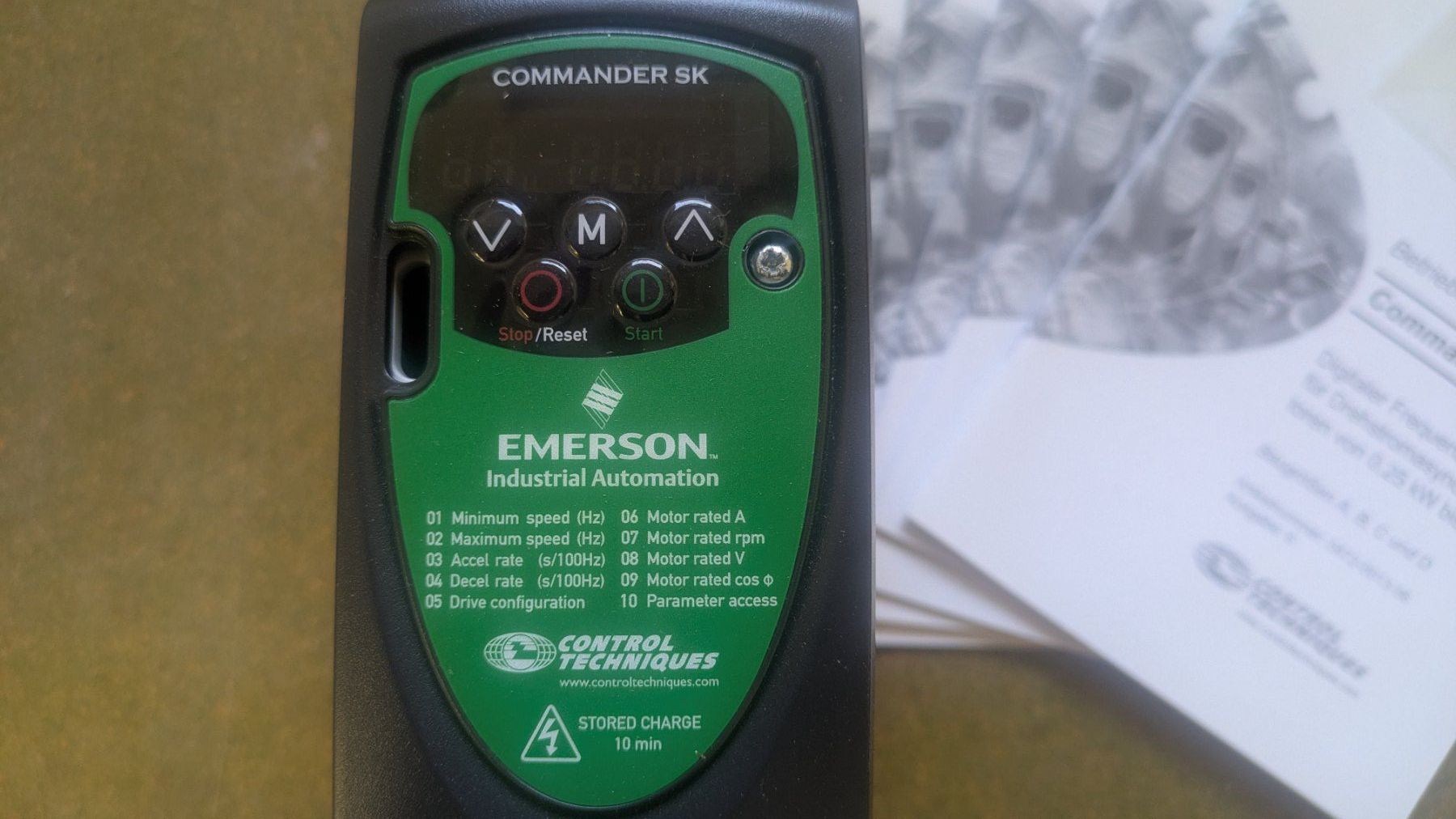 Elektronikbauteile: Frequenzumrichter Emerson Control Techniques SKA1200055 0,55 – Gebraucht aus Lotzwil von Kape