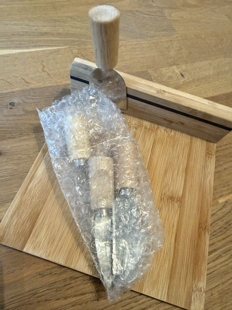 Piatti di portata: Käsebrett mit Messer-Set Bambus neu – Nuovo (secondo la descrizione) da Wettingen venduto da myworldsking 1
