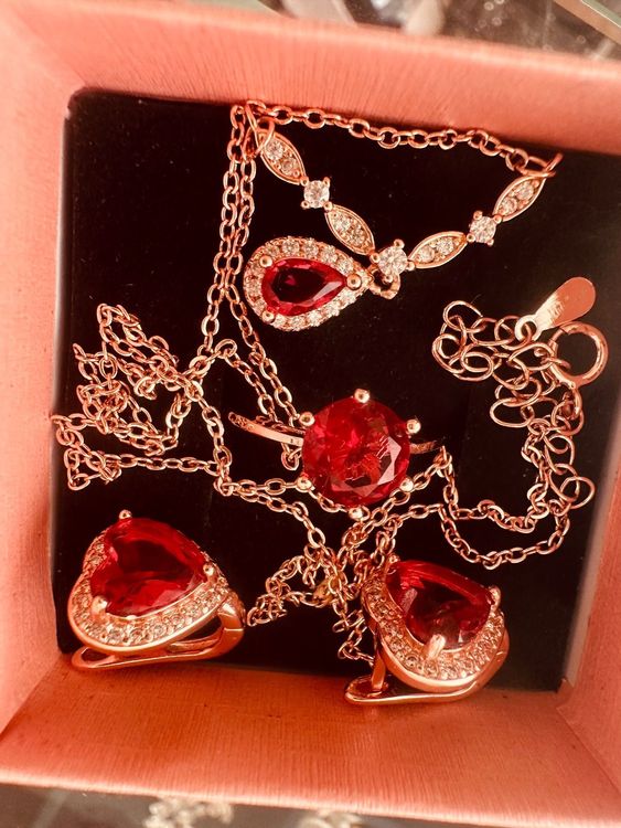 Autres bijoux: Parure rouge rubis, bague, et boucles – Neuf avec emballage d'origine à St-Maurice par Sandrinette123 2