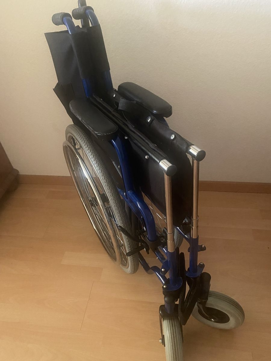 Sedie a rotelle: Sedia a Rotelle usata, pieghevole, con accessori.2 cuscini. – Usato da zollikofen venduto da centauro6969 2