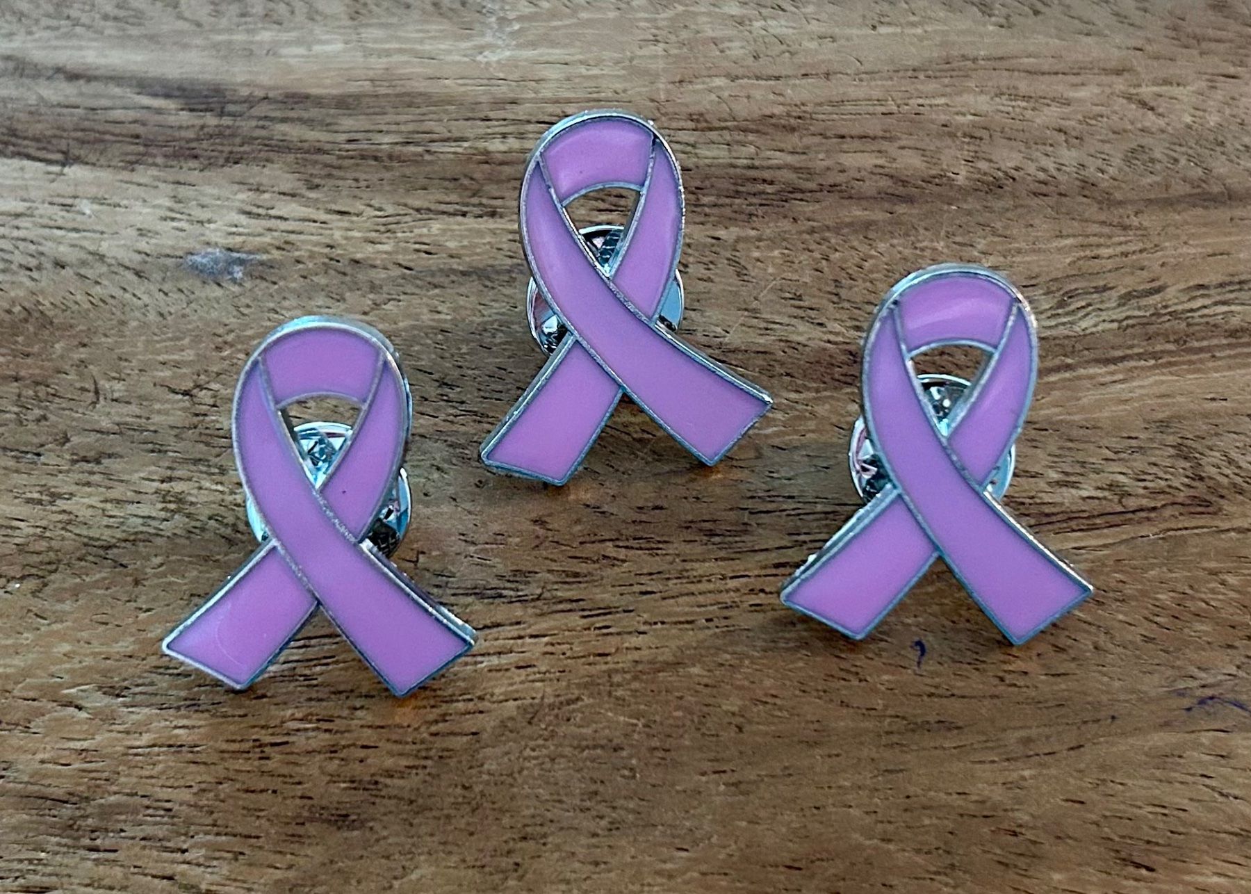 Spille & Fermagli: Set 3x Pin Pink Ribbon / Rosa Schleife – Nuovo e nell'imballaggio originale da Geneve venduto da vane267
