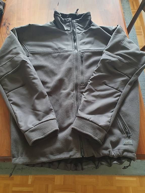 Vestes: Fleecjacke Classic Army  schwarz – D'occasion à Zürich par Kadas8