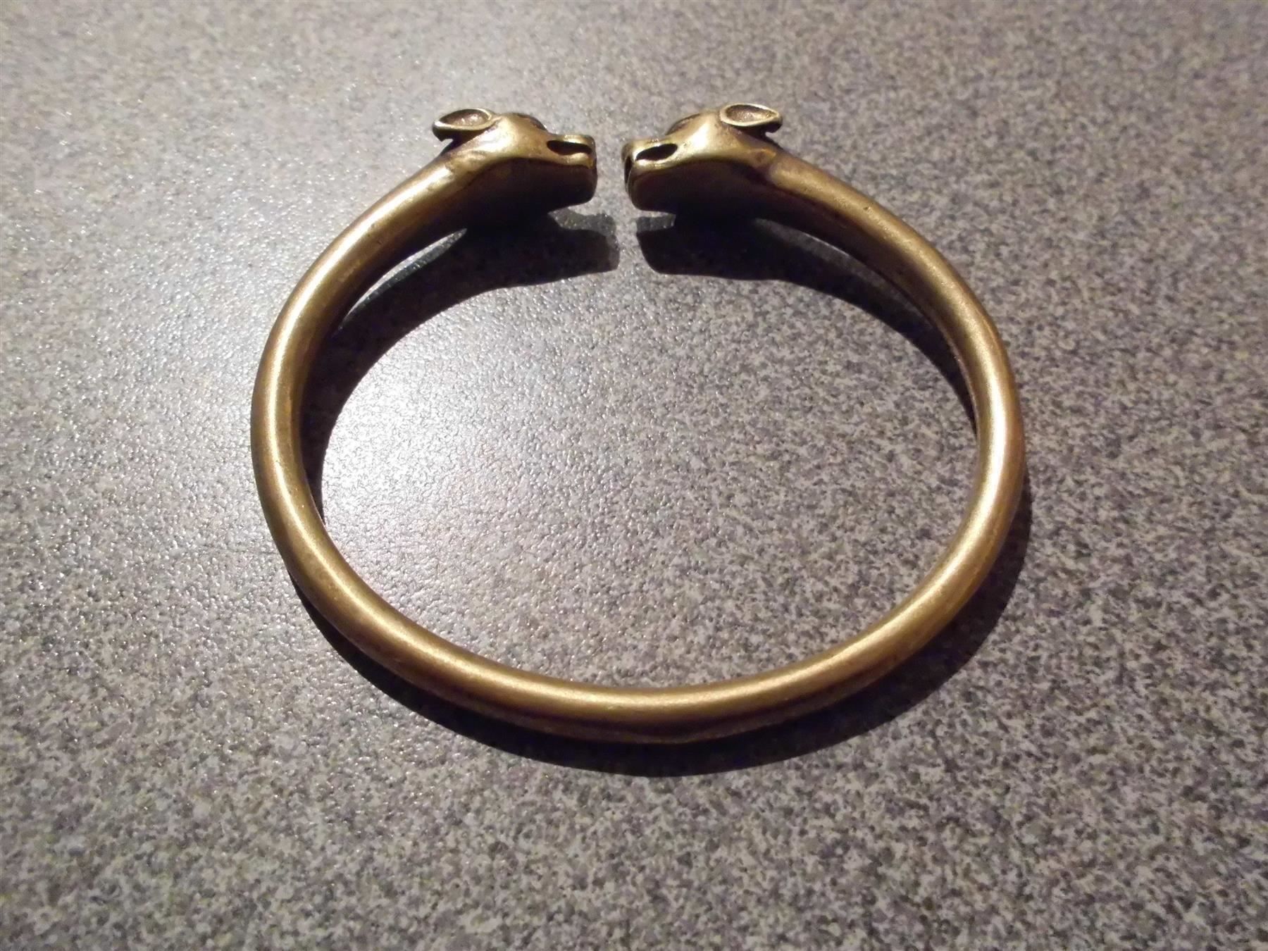 Bracciali & Braccialetti: Armreifen goldfarbig Löwenköpfe – Nuovo e nell'imballaggio originale da Zürich venduto da abraxas1291