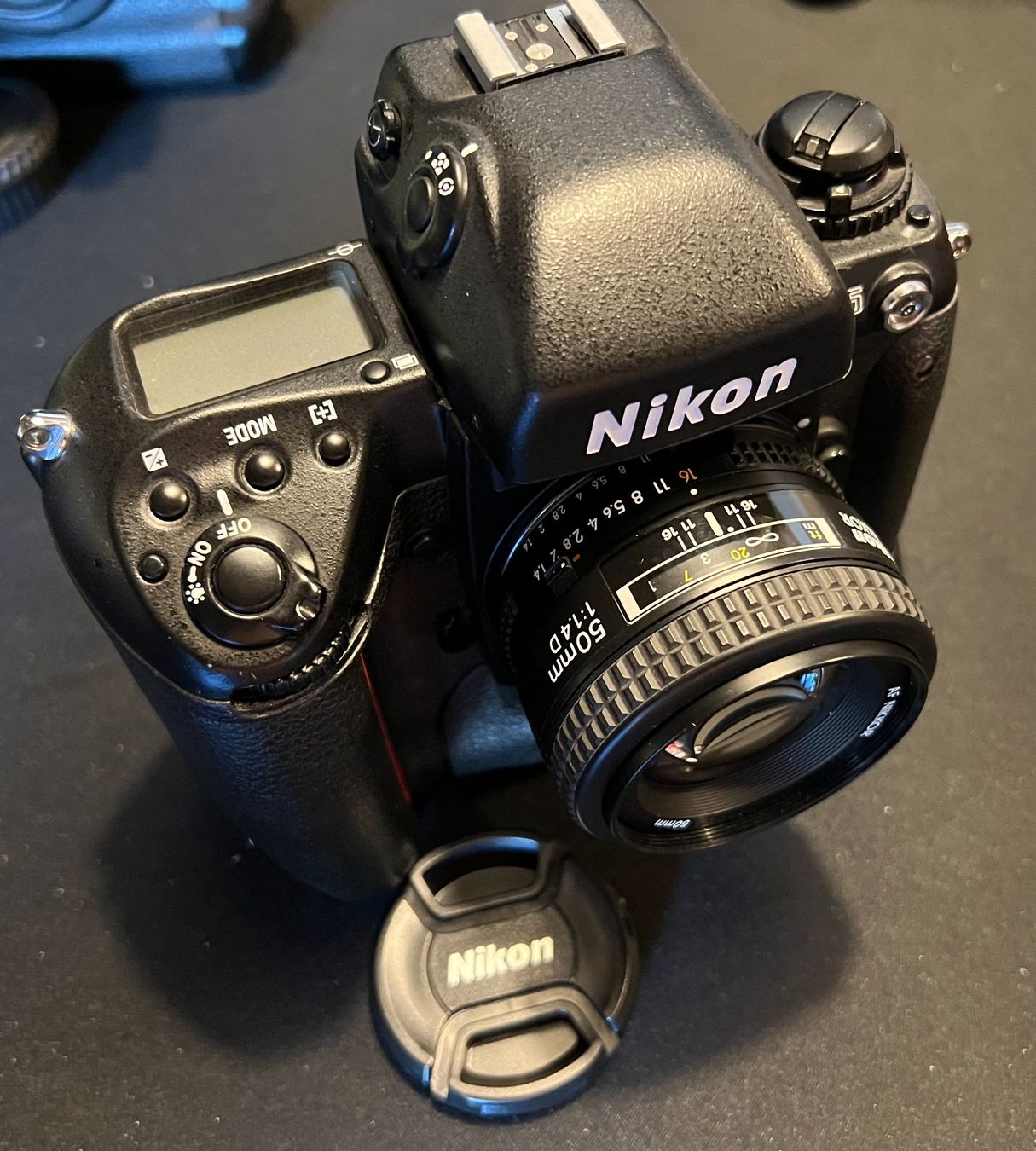 Nikon Kamera: Nikon F5 mit Objektiv – Gebraucht aus Uster von Stoessda