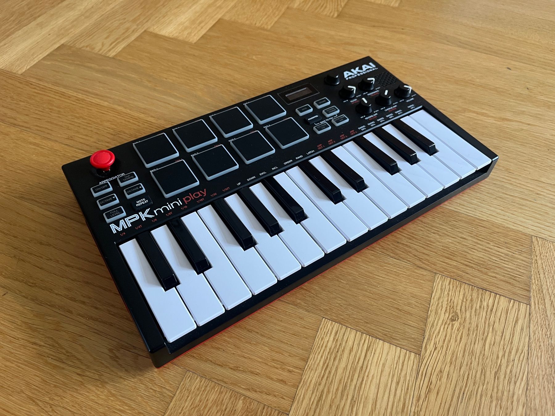 Akai Console di mixaggio: AKAI MPK Mini Play – MIDI Keyboard / USB Controller – Usato da Zürich venduto da bretxo 2