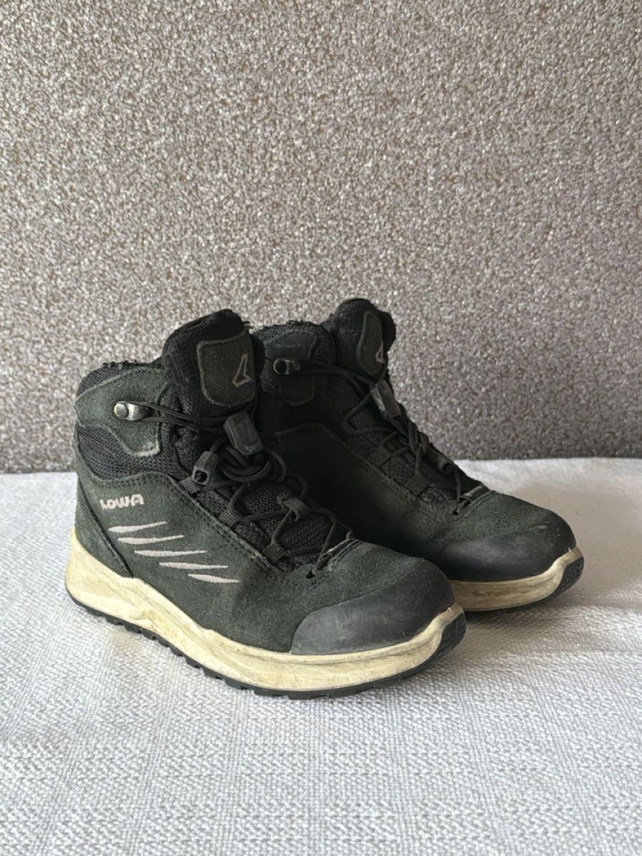 Lowa Chaussures garçon: Lowa Kinder Wanderschuhe Grösse 32 – D'occasion à Ittigen par MOVIN20