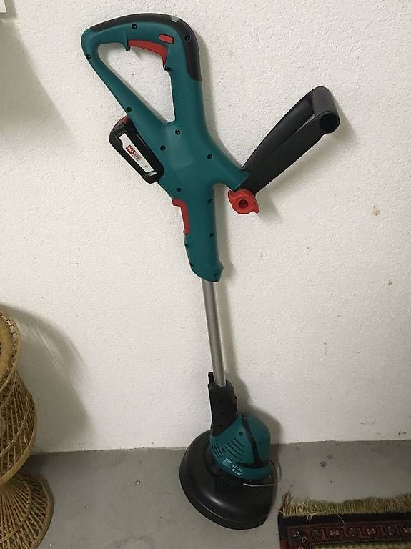Alle Werkzeuge: Bosch Universal GrassCut 18-230 – Gebraucht aus Zürich von BuenosAires03