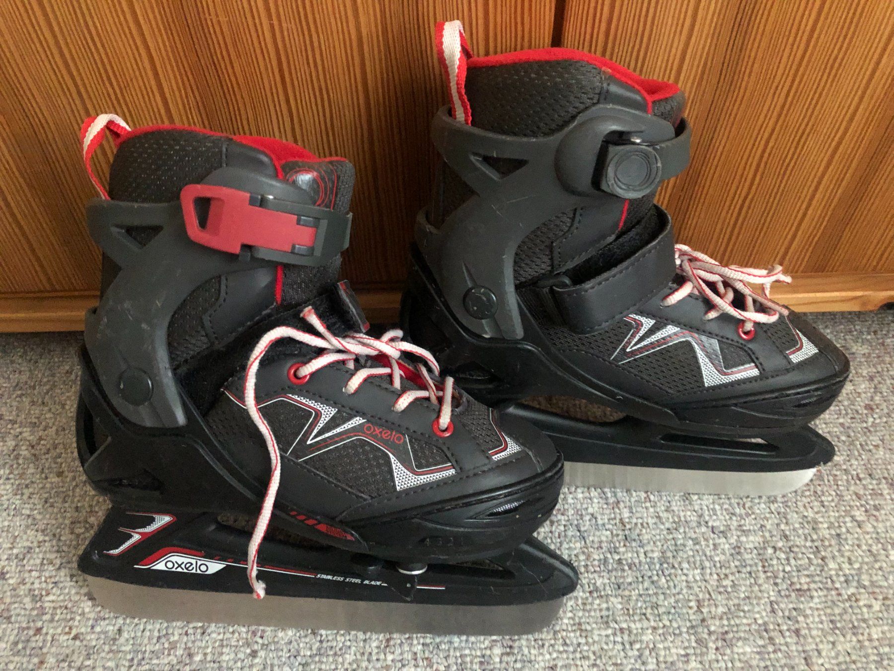 Oxelo Pattini da ghiaccio: Schlittschuhe Oxelo Gr. 32 -35 – Usato da Bassersdorf venduto da sammelfloh 1