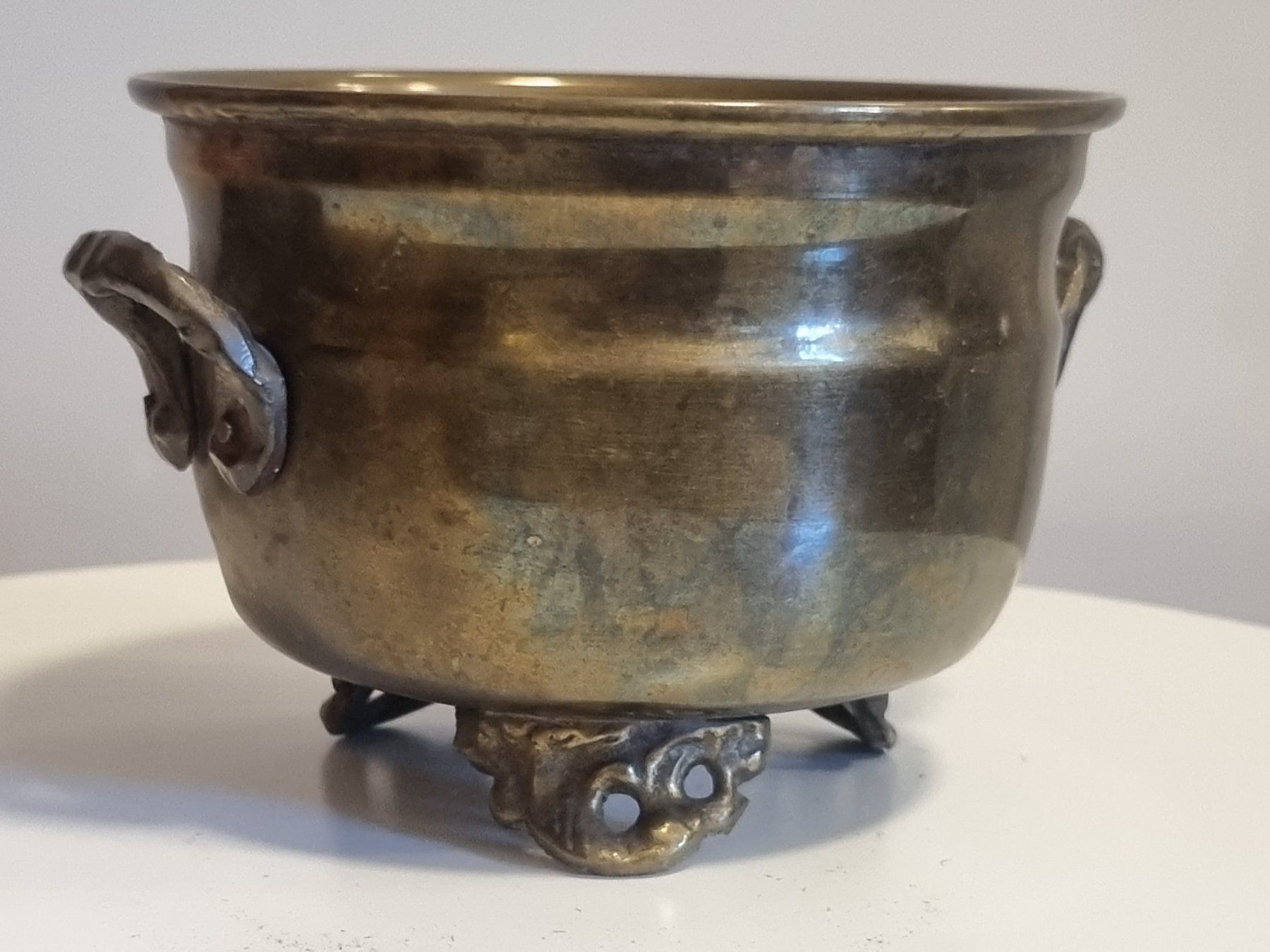 Vasi per fiori: Vintage Messing Cachepot auf Füssen, Indien – Usato da Scharnachtal venduto da devin03 3