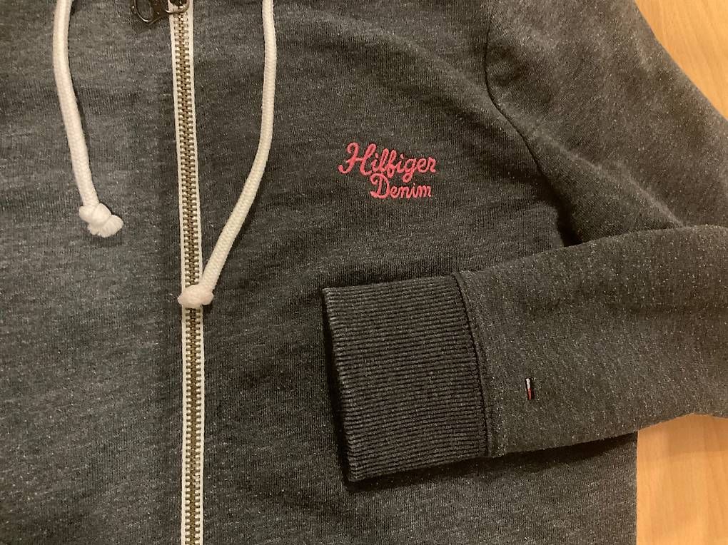 Tommy Hilfiger Pullover & Sweatshirts: Tommy Hilfiger Kapuzenjacke – Gebraucht aus huttwil von care.b 1
