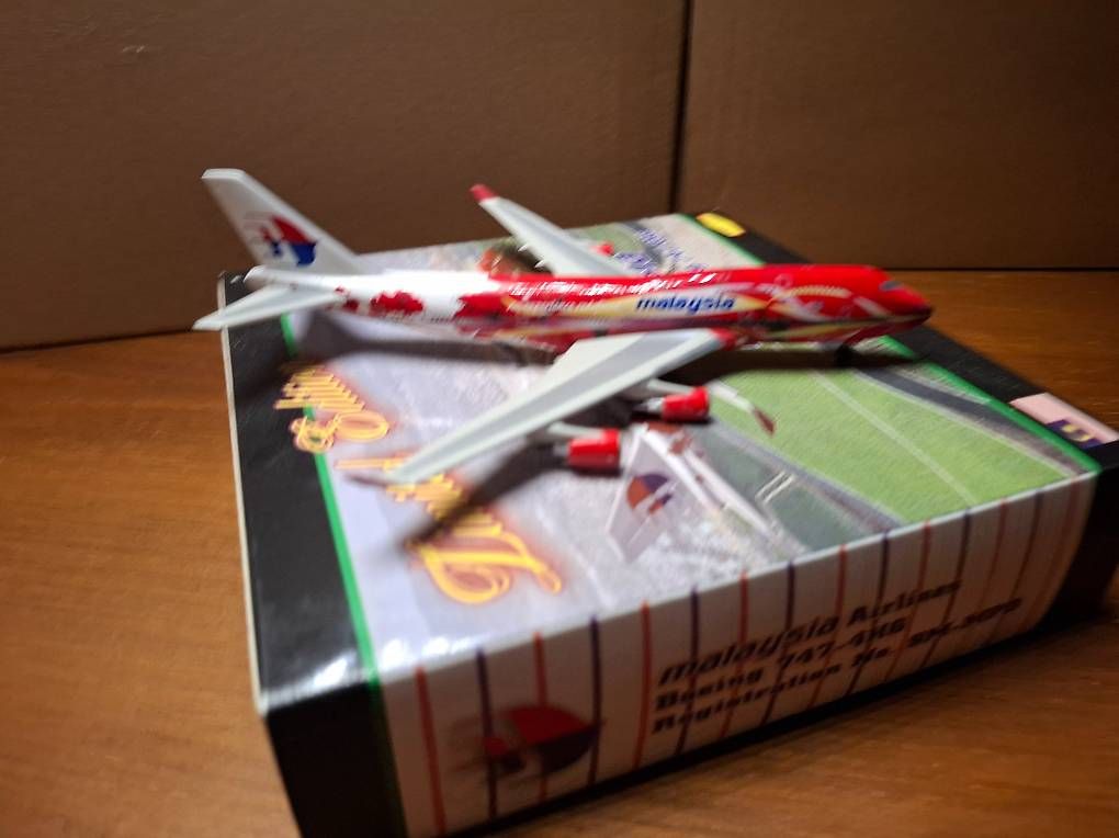 Boeing Kit di modellismo & Modellini statici: Limited Edition Malaysia Boeing 747 – Nuovo e nell'imballaggio originale da Obernau venduto da Schmidip