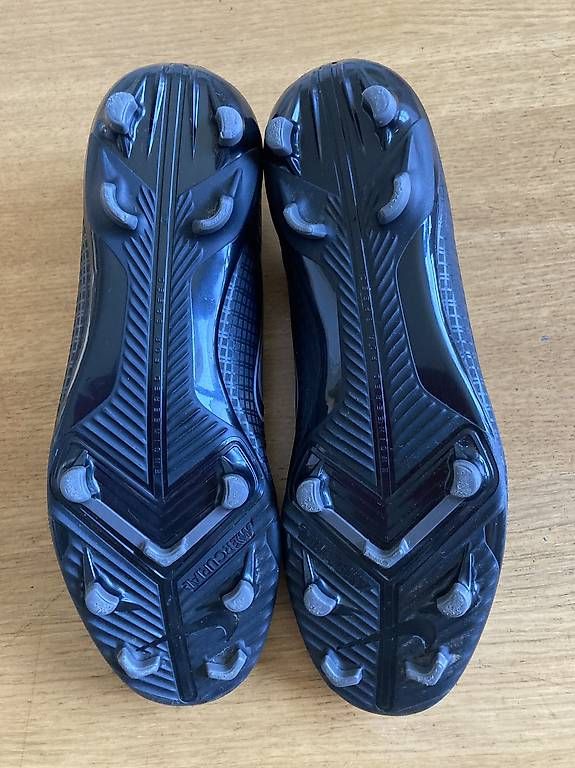 Schuhe für Jungen: Fussballschuhe Nike – Gebraucht aus Romanshorn von zabel16 1