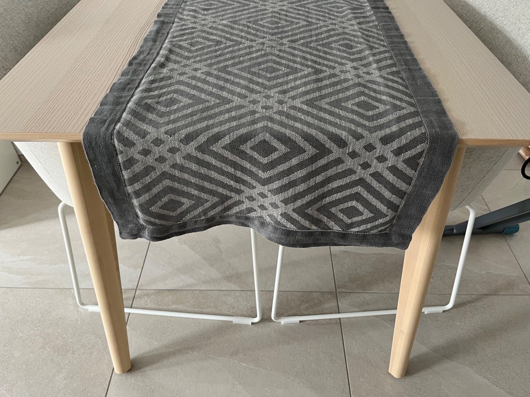 Zara Altra biancheria da tavola: Zara Home | Table Runner | 100% Linen | 46x130 cm – Usato da Zürich venduto da ecracco