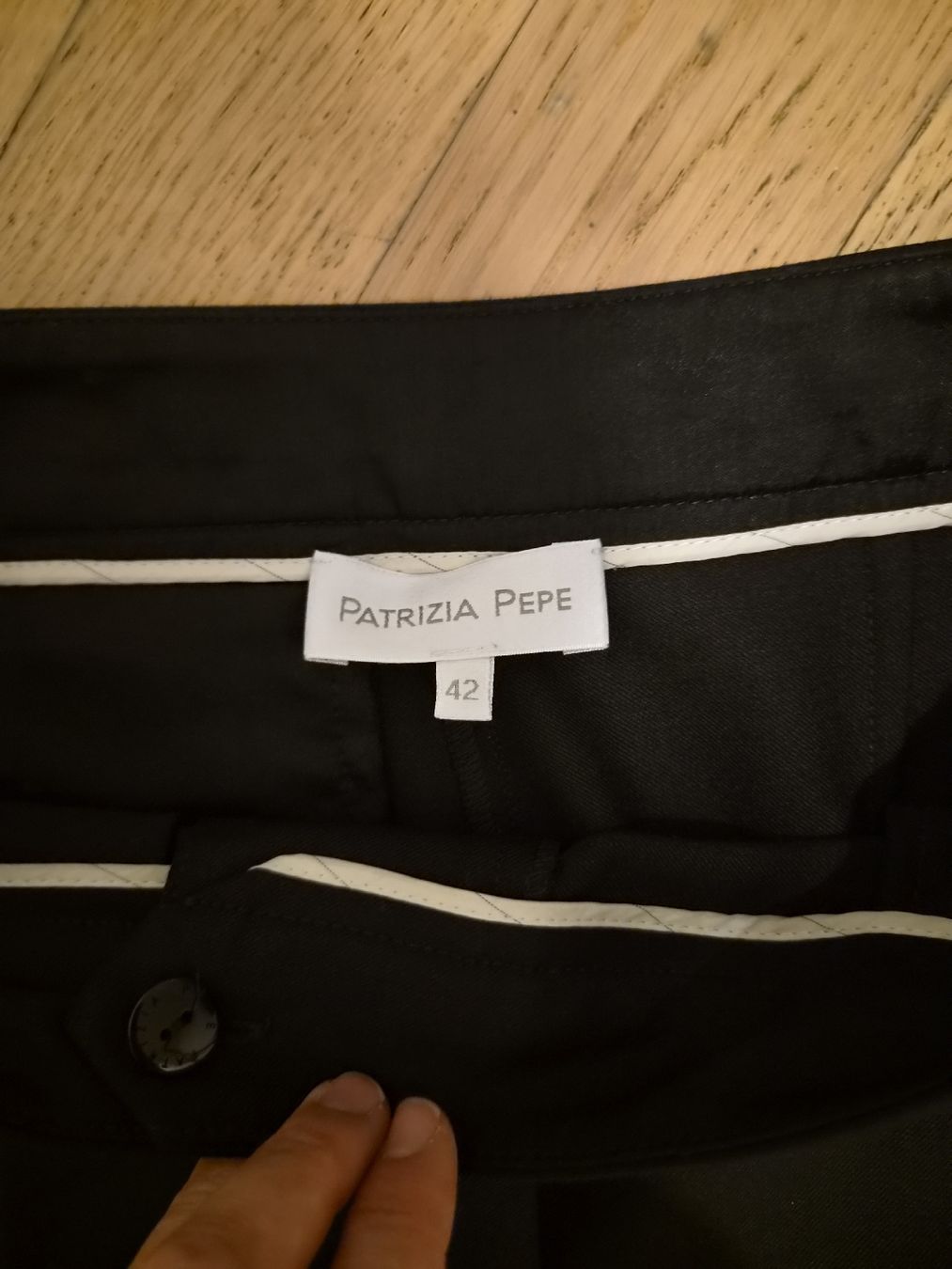 Patrizia Pepe Pantaloni: Patrizia Pepe Culottes Black Size 42 Virgin Wool Blend – Usato da Ebikon venduto da Haselnuss23 1