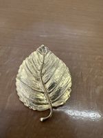 Goldene Vintage Brosche im Blätterdesign – Herbst Schmuck!