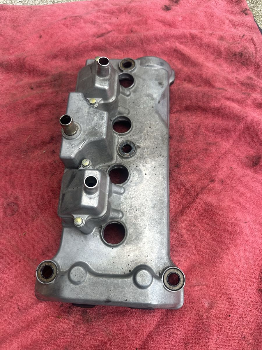 Honda Tutti i ricambio per moto: Cache culbuteur Honda CBR600RR PC37  – Usato da Domdidier venduto da Fmb_13