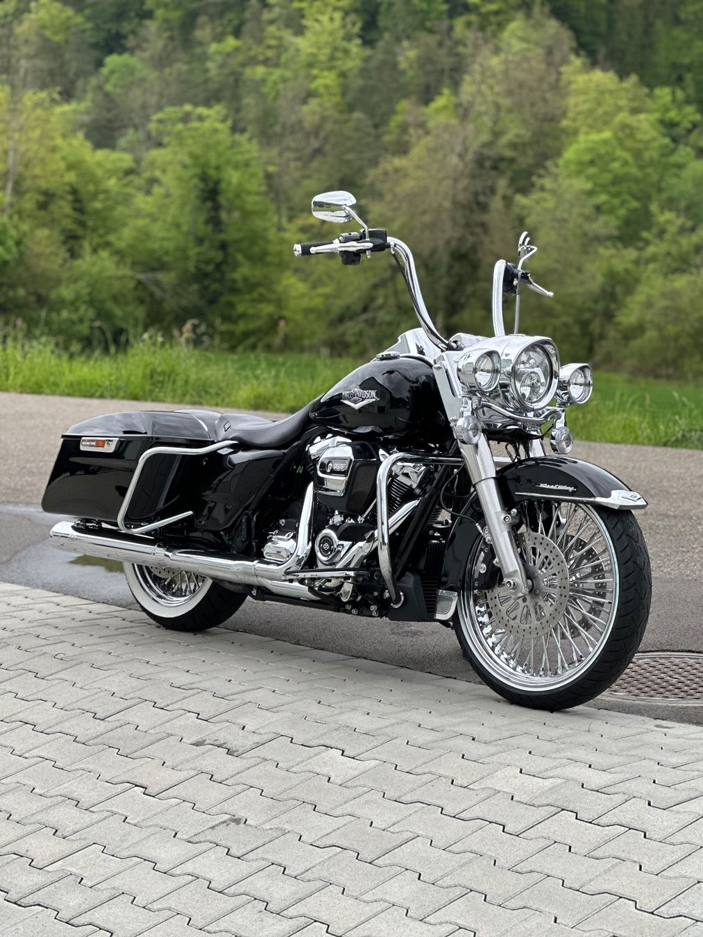 Harley-Davidson Strasse: HARLEY-DAVIDSON FLHR Road King 107 – Gebraucht aus Bülach von morbrothers 1
