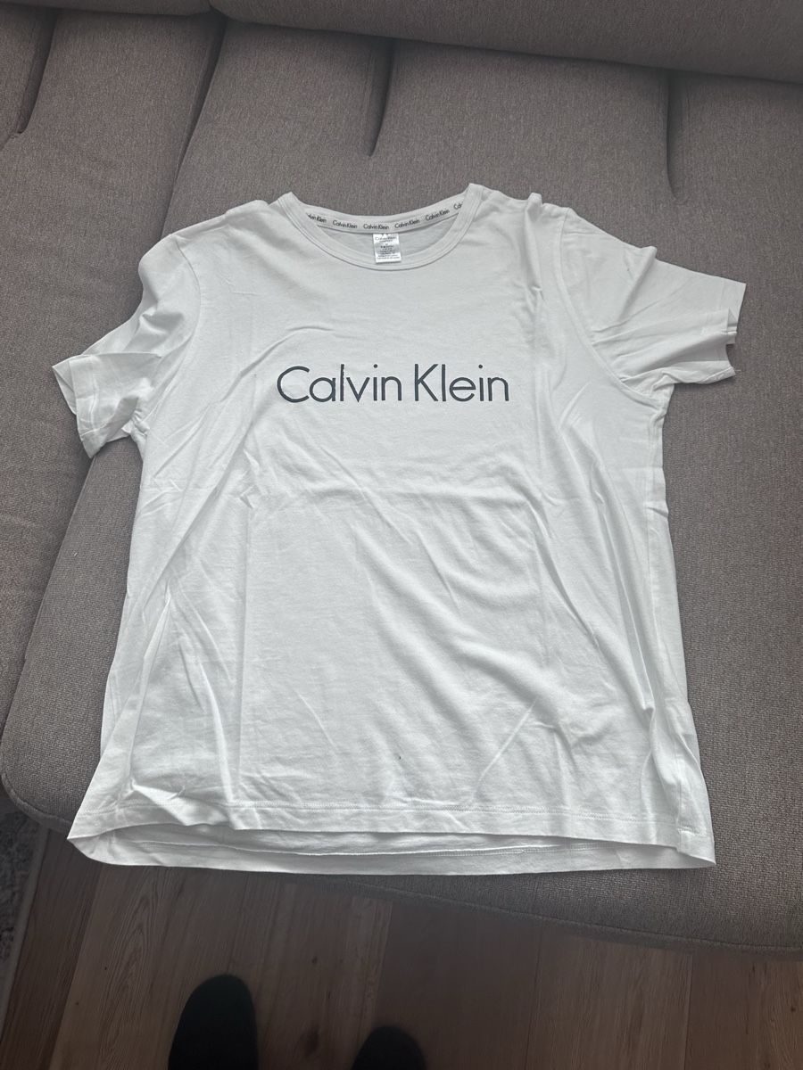 Calvin Klein T-Shirts: Calvin Klein T-Shirt Gr.M – Gebraucht aus Mels von ricoshop 1