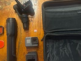 GoPro HERO5 Black + Karma Grip Gimbal + viel Zubehör, Tasche