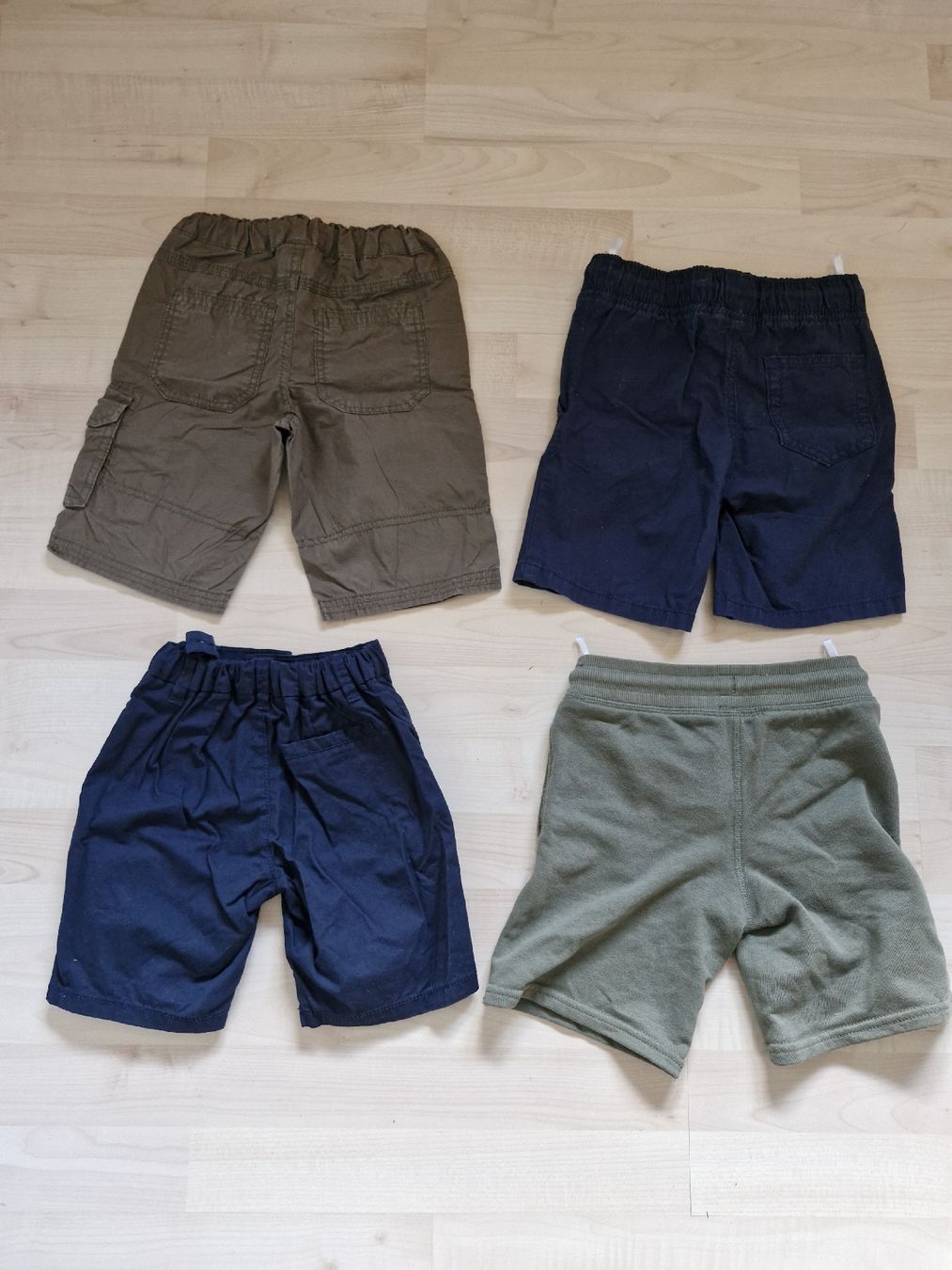 C&A Kleiderpakete & -sets: Kurze Hosen Gr.110 – Gebraucht aus Disentis/Mustér von epa_862v 1
