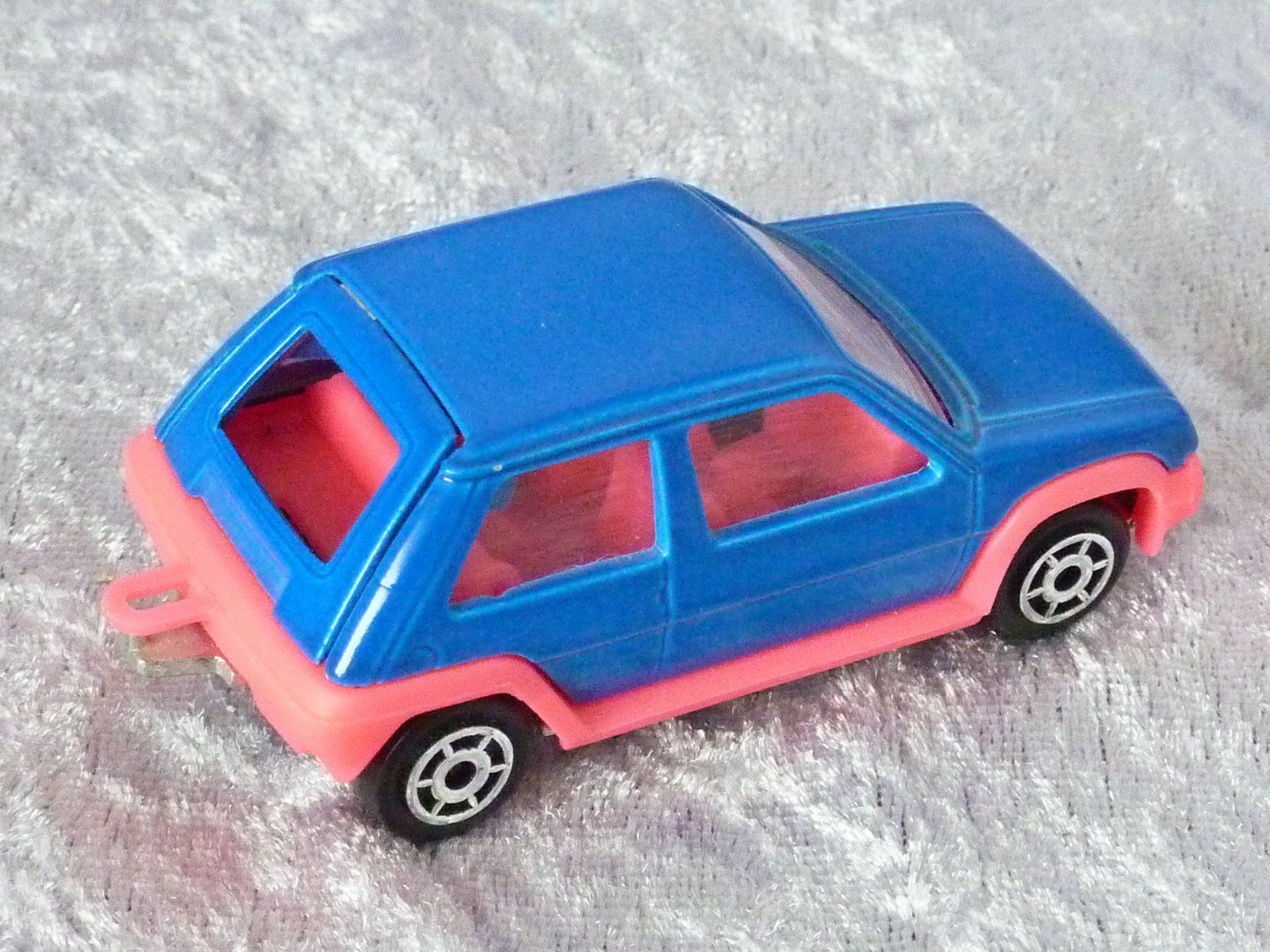 Renault Modellini d'auto: Renault 5 GT  1:64 – Usato da Dürrenäsch venduto da modellautos4you 3