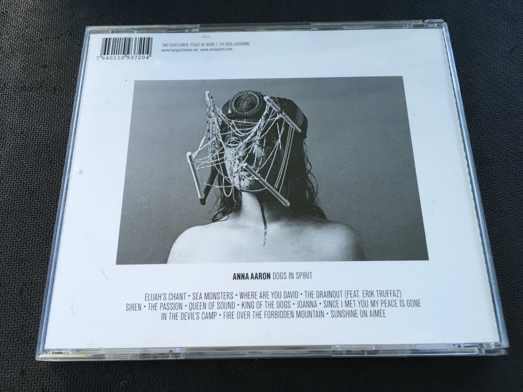 CDs: Anna Aaron - Dogs in Spirit -CD- – Gebraucht aus St.Gallen von MedienJoe 2